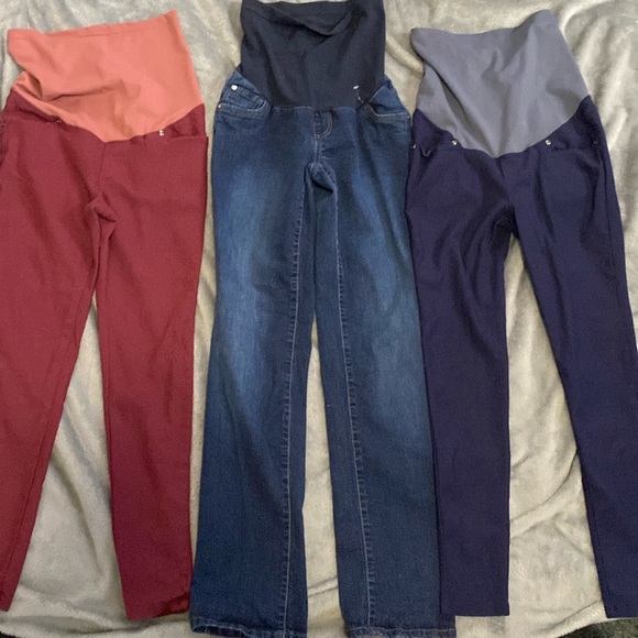 Gently used maternity pants - Picture 7 of 9
